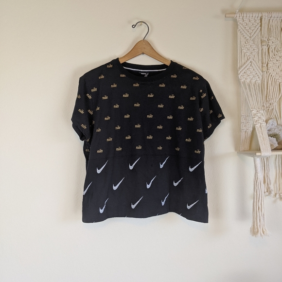 Nike Tops - Nike Crop Tee